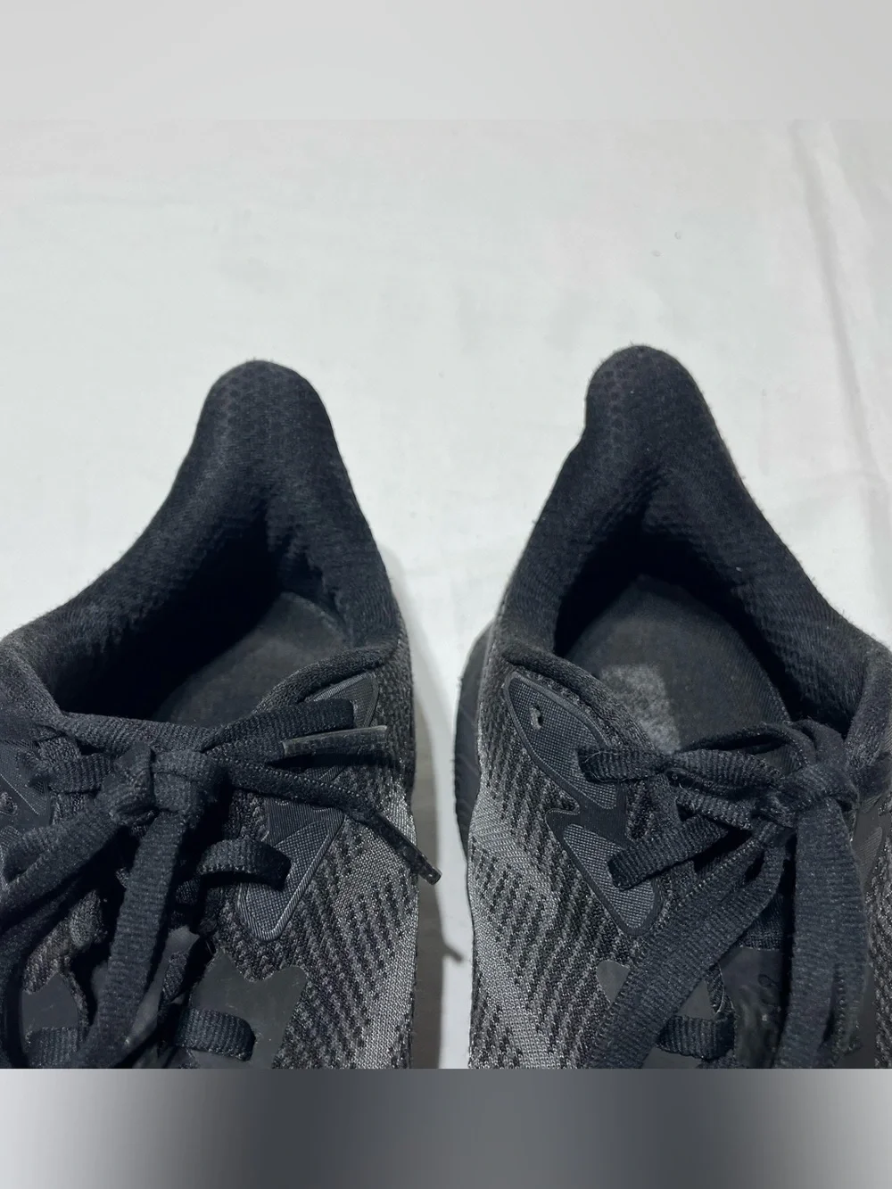 HOKA Clifton 9 Running Shoes Mens 9.5 2E Wide Triple Black 1132210 BBLC